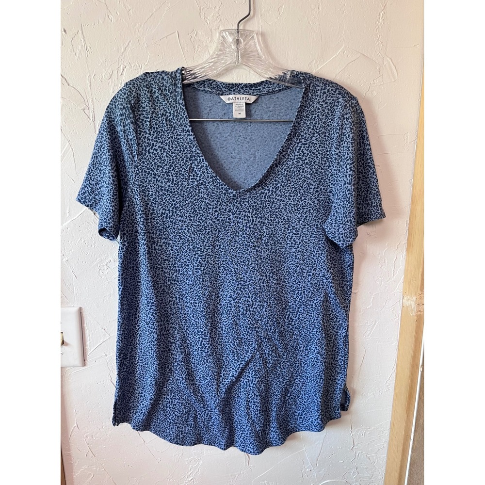 Athleta Blue Leopard Print V-Neck Short Sleeve Relaxed Fit Tee‎ Shirt Womens M